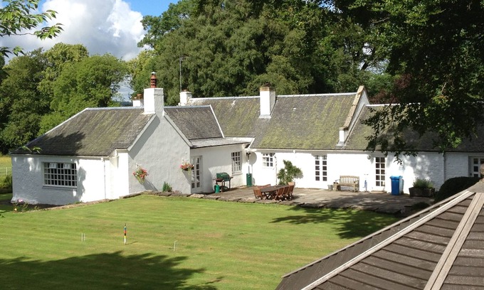 Glasgow Bed & Breakfast | Bed and Breakfast accommodation in a converted farmhouse