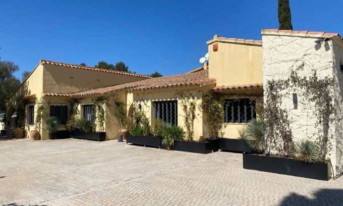 Bascara House | Bed and Breakfast Mas Xibeques - Spa, Waterfall, Tenis - Alojamiento Completo