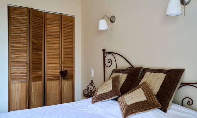 Gabillou Bed & Breakfast | Bed and Breakfast 'Mélanosporum' with Private Terrace, Shared Garden and Wi-Fi