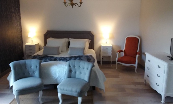 Montmoreau-Saint-Cybard House | Bed and Breakfast 'MONTIS MAURELLI' bedroom 1