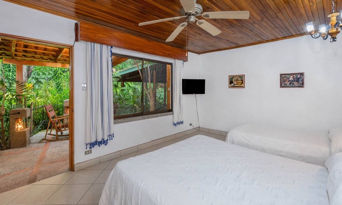 Escazu Bed & Breakfast | Bed and Breakfast rooms, Costa Verde inn.
