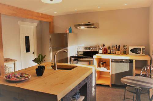 Prince Rupert Bed & Breakfast | Bed & Breakfast ∙ Huckleberry Cottage