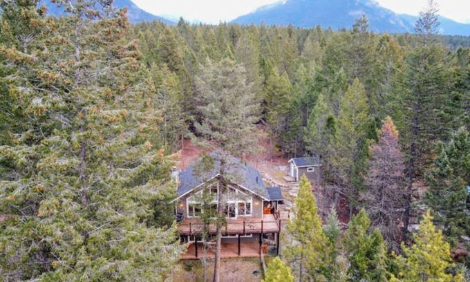 East Kootenay Bed & Breakfast | (Bed & Breakfast) ~ Private Mountain Dream Retreat