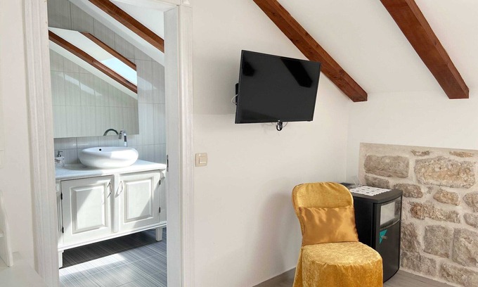 Mali Ston House | Bed&Breakfast Sorgo Palace - Superior Double or Twin Room with City View (Amber)