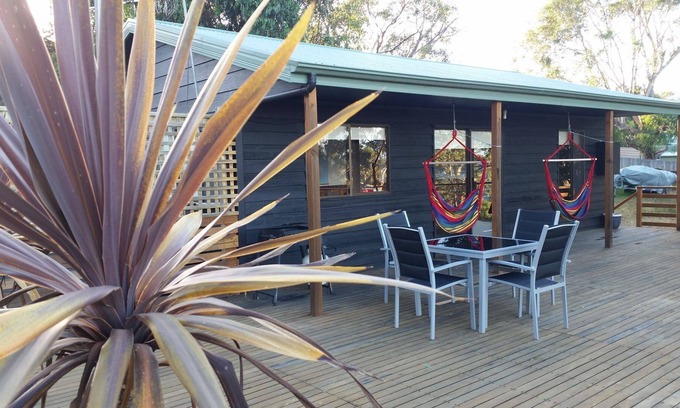 Alonnah Cottage | Bed in Bruny Seaside Accommodation