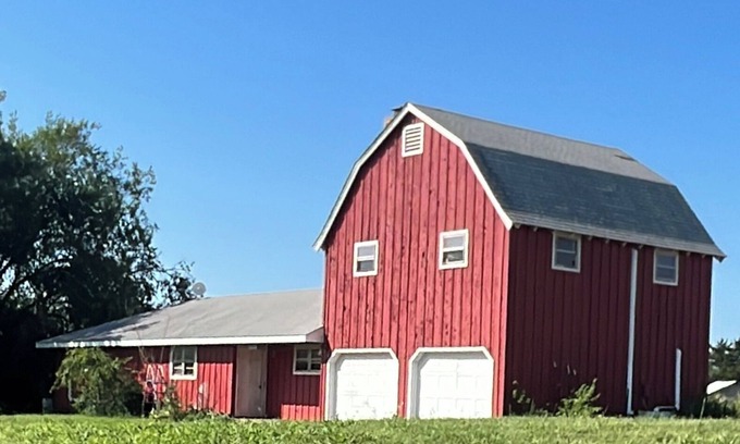 Payne County Apartment | Bedlam Barn apartment! Cozy, cute, Safe! Minutes to OSU, casino, golf! Remodeled