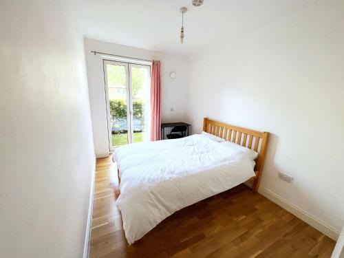 New Cross House | Bedroom 1, Queens Road