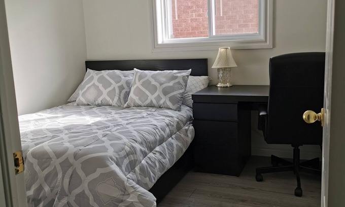 Lisgar House | Bedroom 3, side room on 2nd Fl