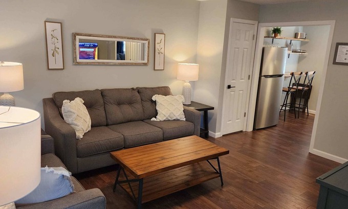 Jefferson City Apartment | Bedroom TVs. 5 Min to Cherokee Lake & C-N Univ