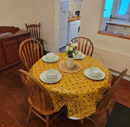 Sandown House | Bee Cottage