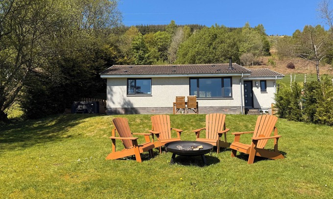Fearnan Cottage | BEECH COTTAGE, pet friendly, with hot tub in Kenmore