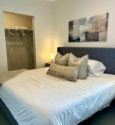 People's Freeway Apartment | Beehive Getaway