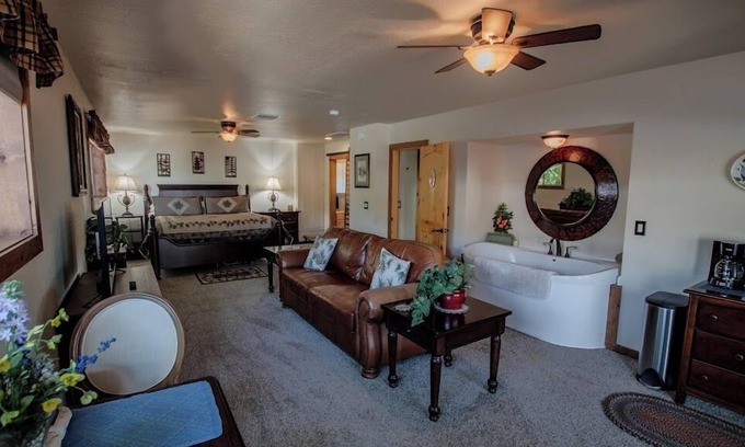 Pine Apartment | Beeline Guest House - Pine Suite