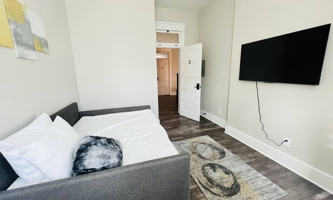 Florence Apartment | Beerwhistle Blonde Studio Apt in Historic Florence