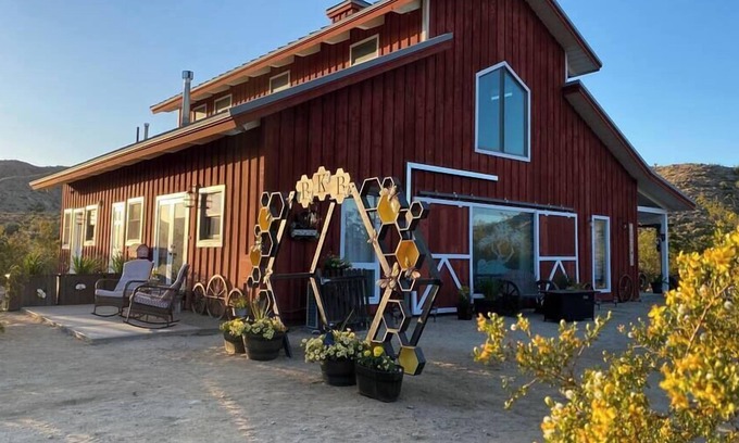 Morongo Valley House | Bees Knees Barn · Iconic Barn on 10-Acres, Hot Tub
