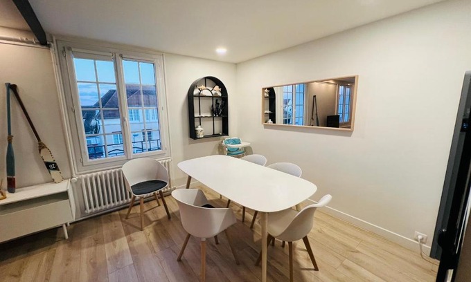 Merville-Franceville-Plage Apartment | Bel appartement plein centre 100m de la mer