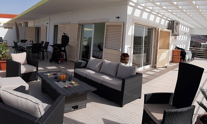 Zambujal Apartment | Bel Appartement Avec une Superbe Terrasse Donnant une vue Imprenable sur L'océan