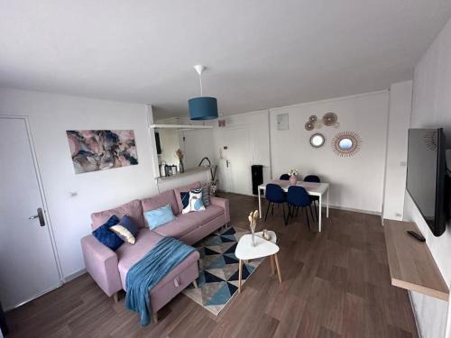 Patrotte Metz-Nord Apartment | Bel appartement, chambre et salon à Metz centre