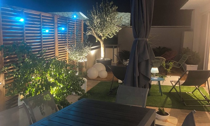 Le Rouet Apartment | Bel Appartement Dernier Etage Grande Terrasse vue sur le Stade
