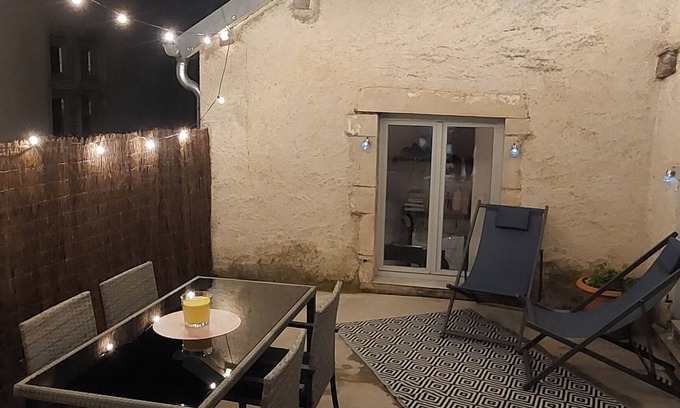 Mutigney Apartment | Bel Appartement en Plein Centre du Village de Pesmes, Tout Équipé