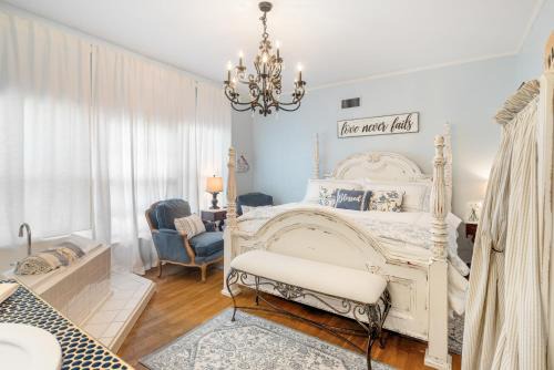 Fort Smith House | Beland Mansion-Blue Jay suite!