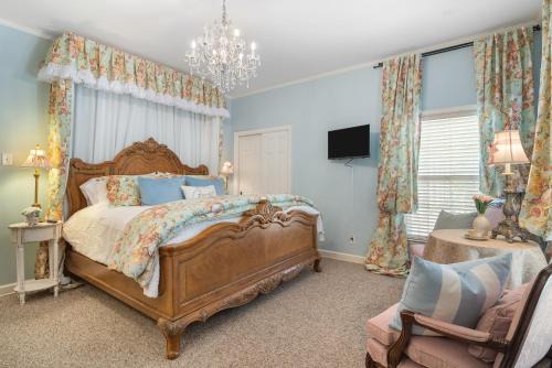 Fort Smith House | Beland Mansion-Treasured Mist suite!