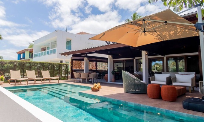 Nossa Senhora do O House | Belissima Casa Muro Alto, Recentemente Reformada, com 6 Quartos , 5 Suites,