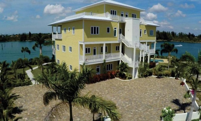 Bell Channel Bay Apartment | Bell Channel Bay Condo in Lucayan Gardens