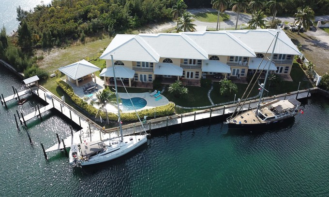 Bell Channel Bay House | Bell Channel Villa with Dock slip included - Just in time for fishing tournament