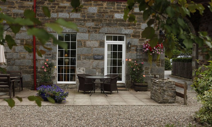 Kenmore Cottage | Bell Tower Cottage - sleeps 2 guests in 1 bedroom