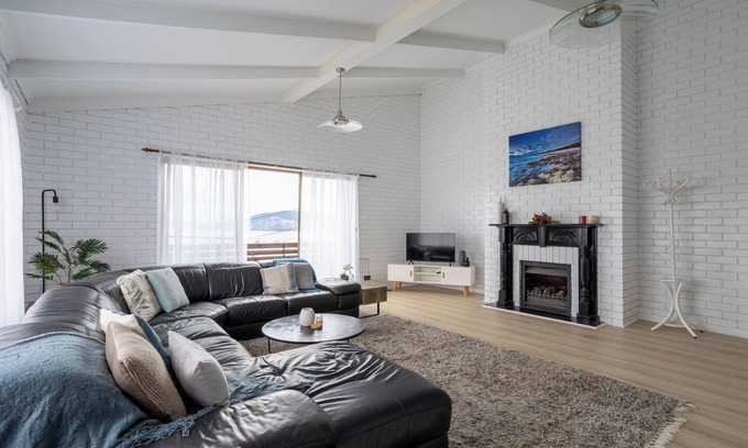Bellerive House | Bella Bellerive Grand Lookout Close to Beach