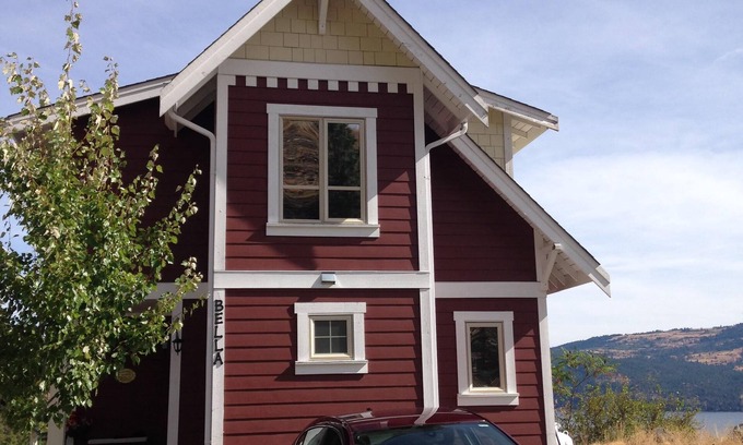 Central Okanagan Cottage | Bella Cottage @ La Casa Lakeside Resort, 180 Degree View Of Lake Okanagan.