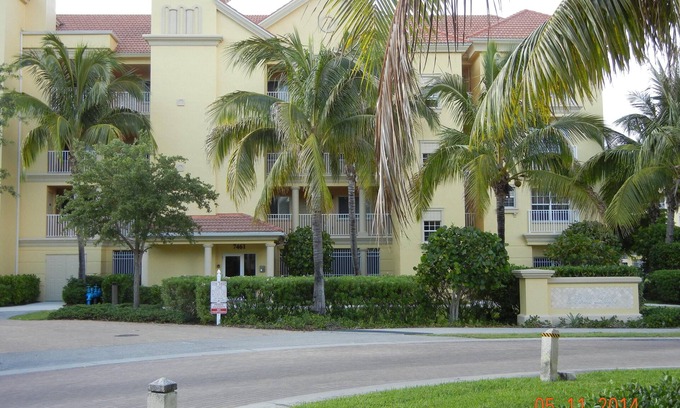 South Island Condo | Bella Lago at Bay Beach : Steps From Beach, Stunning Furnishings, Worry Free!