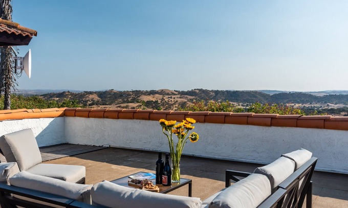 Paso Robles House | Bella Noche Hilltop Ranch-Stunning Hilltop Retreat overlooking Paso!