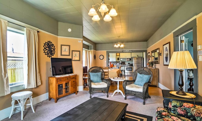 Bayview House | 'Bella Rose' Lovely Eureka Home Near Redwoods!