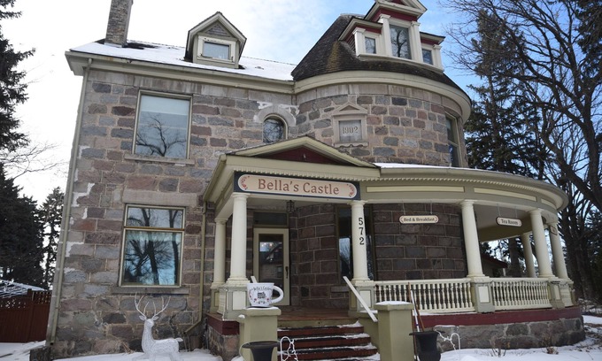 Morden Bed & Breakfast | Bella's Castle