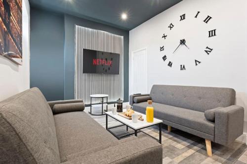 Mapperley House | Bella's House 12mins bus to Motor Point Arena Free Street Parking