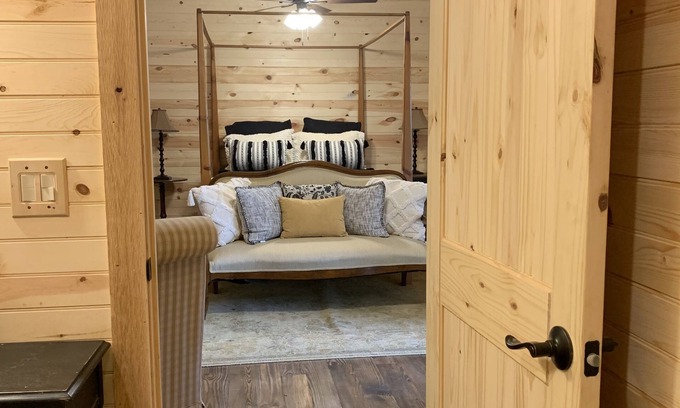 Willow City Cabin | Bella's Place