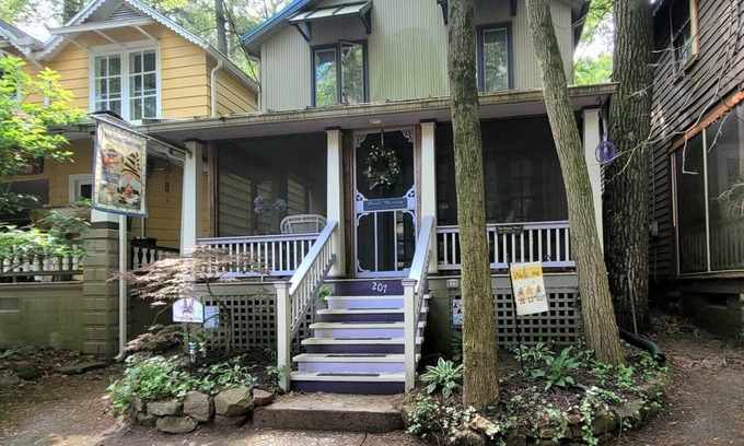 Mount Gretna Heights Cottage | Bella Vista East