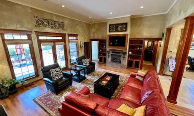 Baker City House | Bella Vita Estate - Gorgeous Luxury Home w/Hot Tub. Local Golfing 50% off!