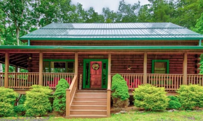 Fleetwood Cabin | Bella Woods Cabin - Privacy, Outdoor fireplace, Hot tub, game room on 14+ wooded acres