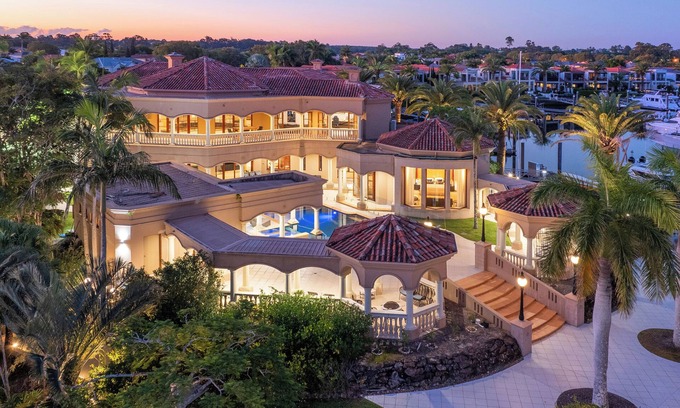 Gold Coast House | Bellagio Gold Coast/Luxury Mansion Waterfront