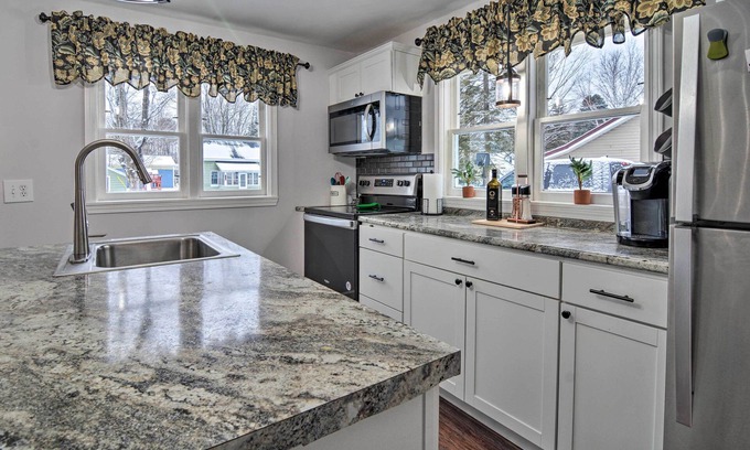 Bellaire Cottage | Bellaire Home w/Yard ~ 4 Miles to Torch Lake