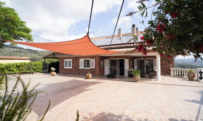Argentona Villa | Bellavista:beautiful, spacious villa in Barcelona, perfect family vacation!