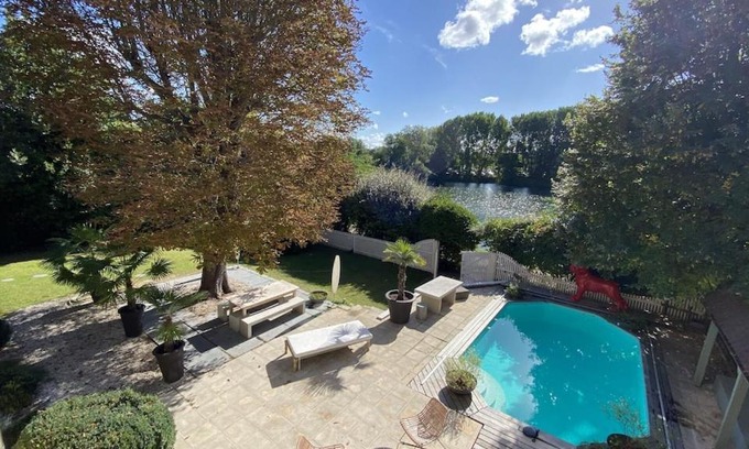 Carrieres-sur-Seine Villa | Belle demeure avec piscine, vue et accès direct à la Seine, très proche de Paris