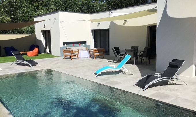 Saint Alban Auriolles House | Belle maison neuve, vue magnifique, piscine débordement, terrasse 115m2, clim