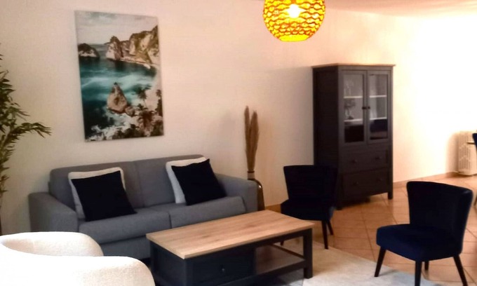 Vatan Ski Chalet | Belle Maison 3 chb-8 pers-cour-Vatan centre