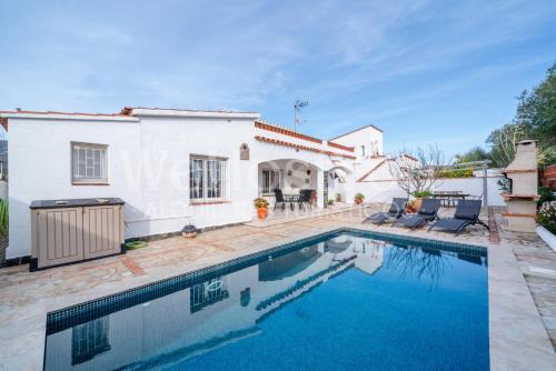 El Mas Bosca House | Belle Maison Roses, Mas Boscà 12 by Welhomy