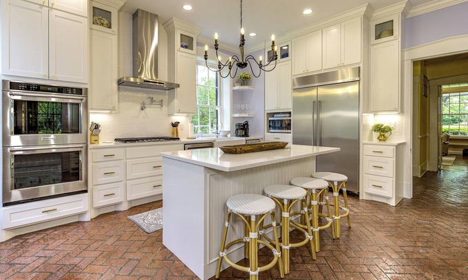 Vicksburg House | Belle Terre Mansion - Remodeled Pre-Civil War- Contemporary. Southern. History.