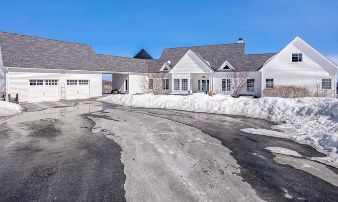 Creemore House | Belle View: Luxury home with a spectacular view